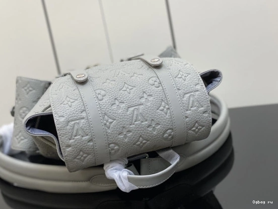 LOUIS VUITTON CHRISTOPHER PM 0715